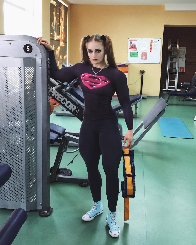 Meet Julia Vins A Real Life Barbie With A Weight Lifter S Body Page 3 Of 3